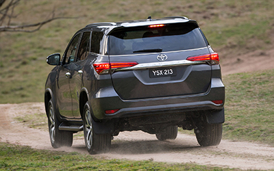 รถ Toyota Fortuner (โตโยต้า ฟอร์จูนเนอร์) มือสอง